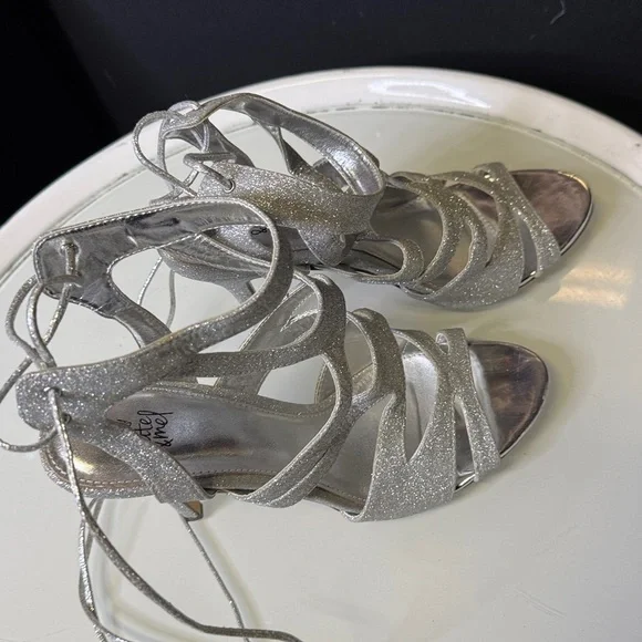 Kate and Mel GLAMOROUS Shimmering Silver Scrappy Heels - Picture 2 of 5